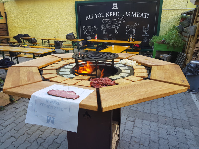 Geselliger Grillabend mit Plancha Grill im Garten